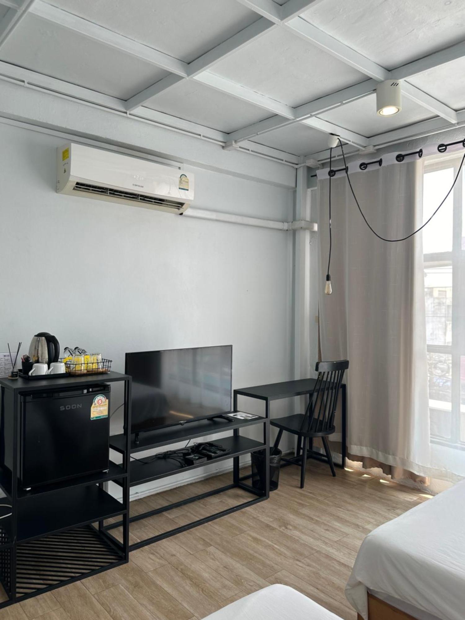 Beige Poshtels + Netflix Hostel Bangkok Kültér fotó