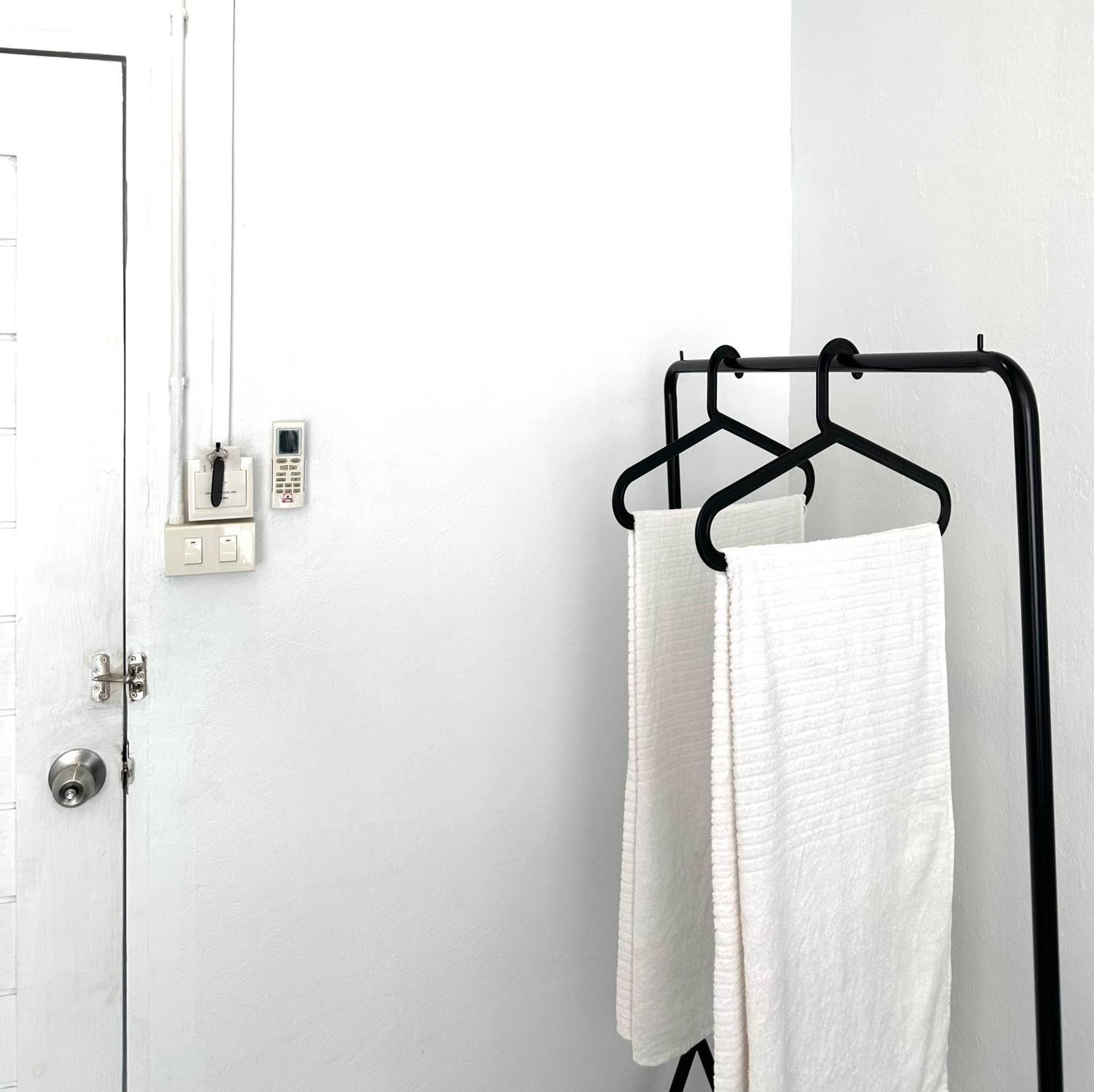 Beige Poshtels + Netflix Hostel Bangkok Kültér fotó