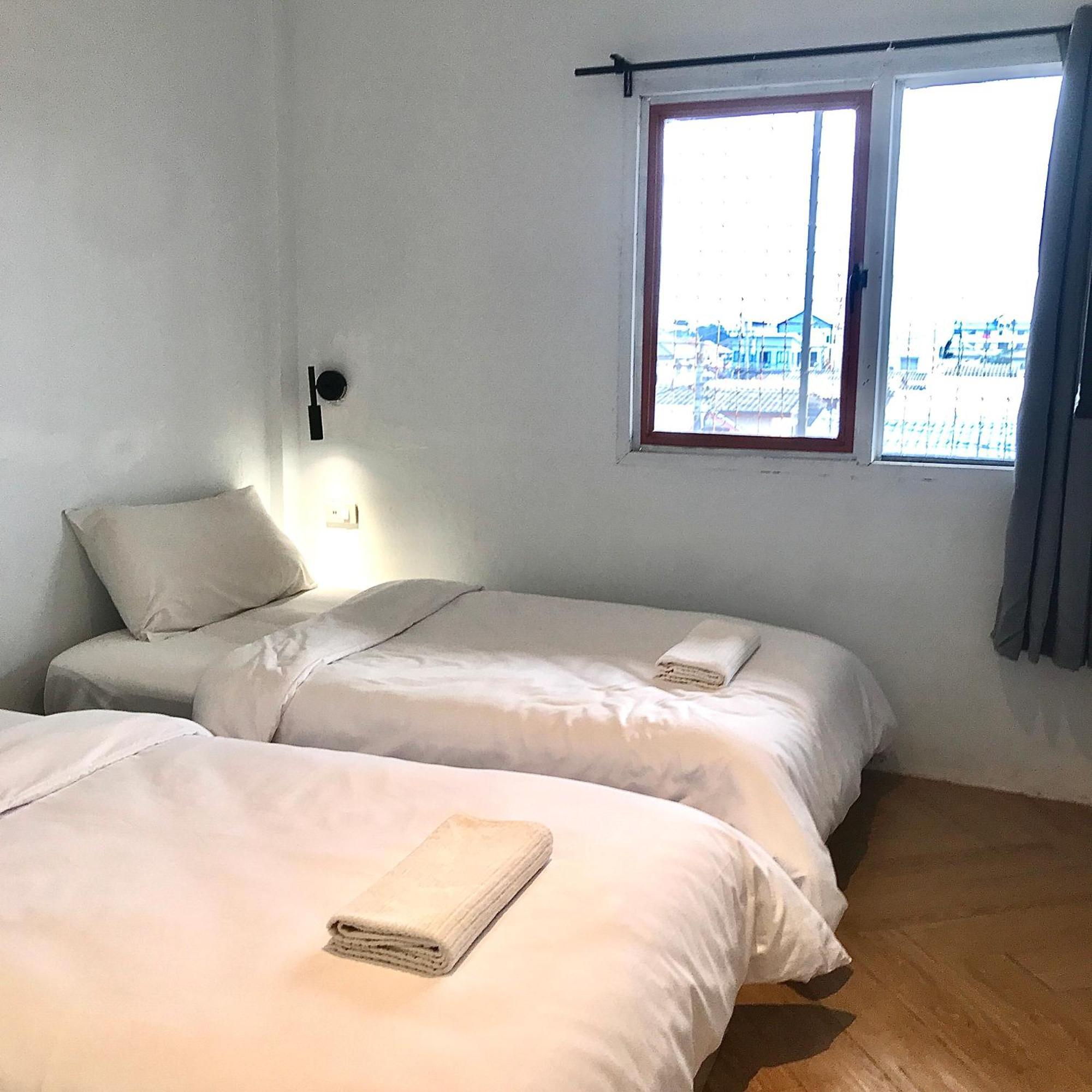 Beige Poshtels + Netflix Hostel Bangkok Kültér fotó