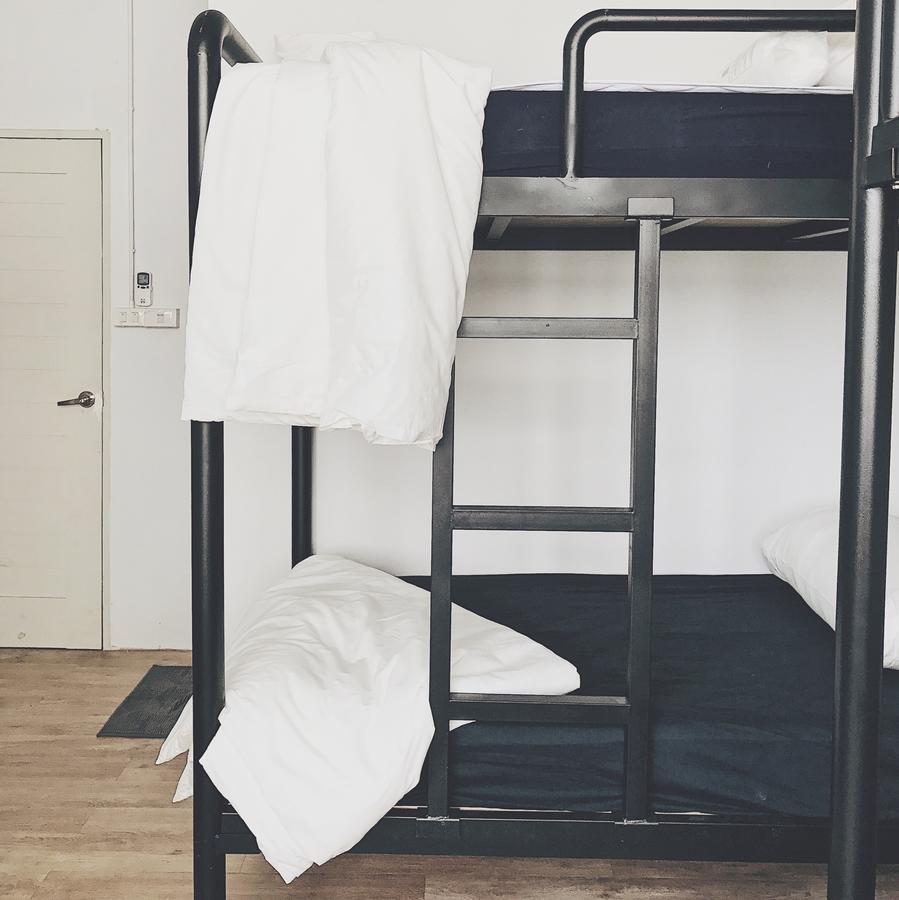 Beige Poshtels + Netflix Hostel Bangkok Kültér fotó