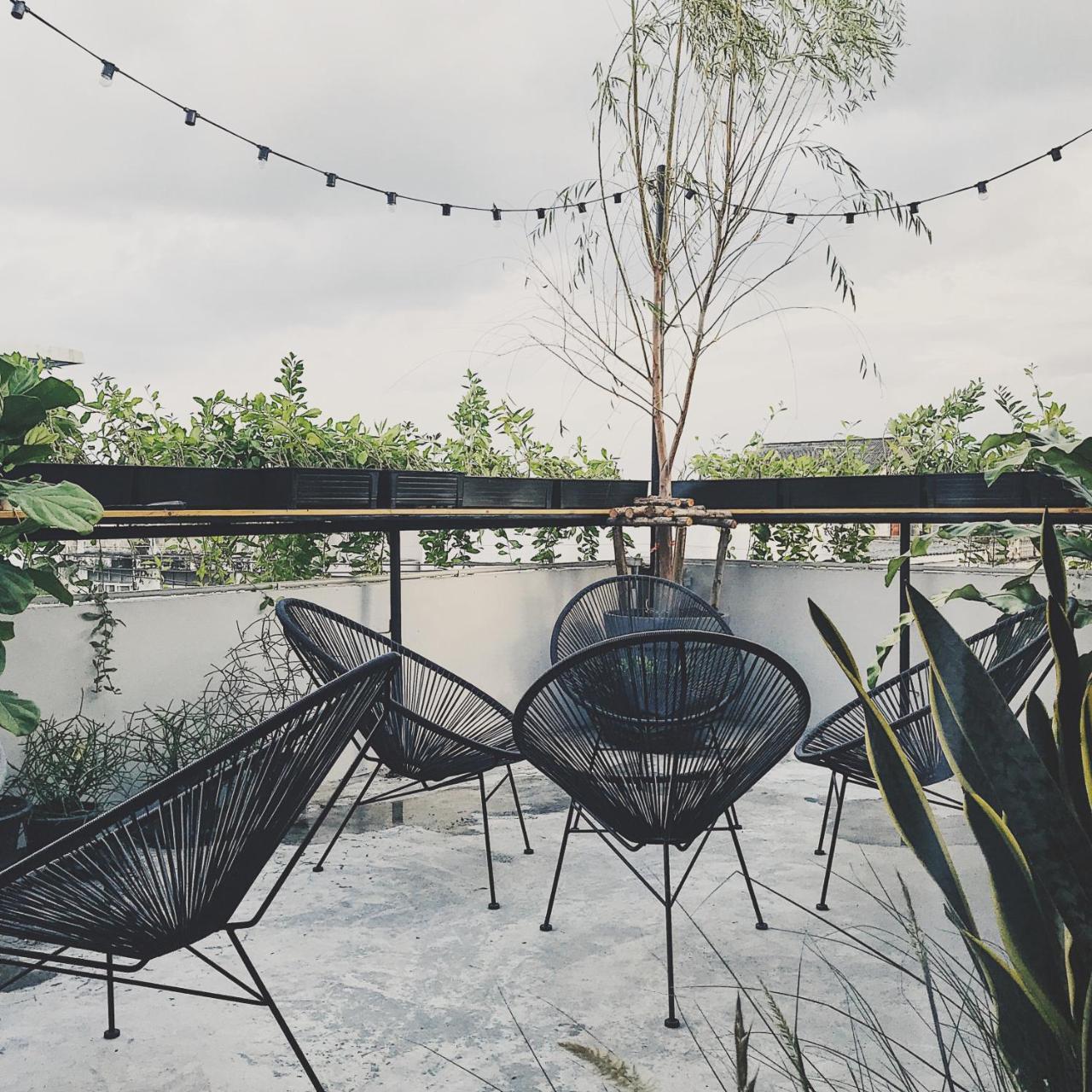 Beige Poshtels + Netflix Hostel Bangkok Kültér fotó