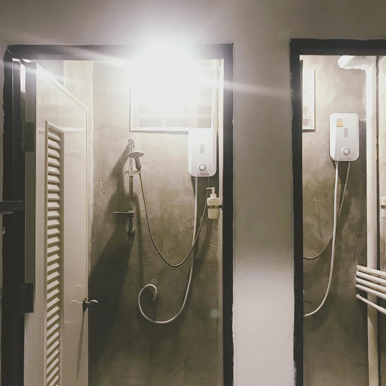 Beige Poshtels + Netflix Hostel Bangkok Kültér fotó